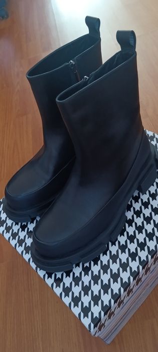 Продам зимові нові чоботи, бренд Міратон.