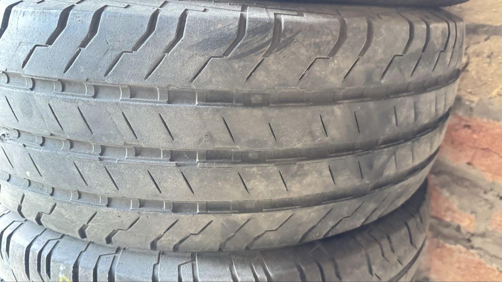 R16C 235/65 Continental ContiVanContact200