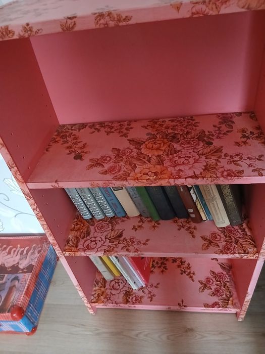 Продам мебель для гостинной:шкаф и стеллаж.