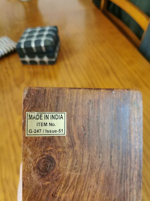 Caixa preta em madeira