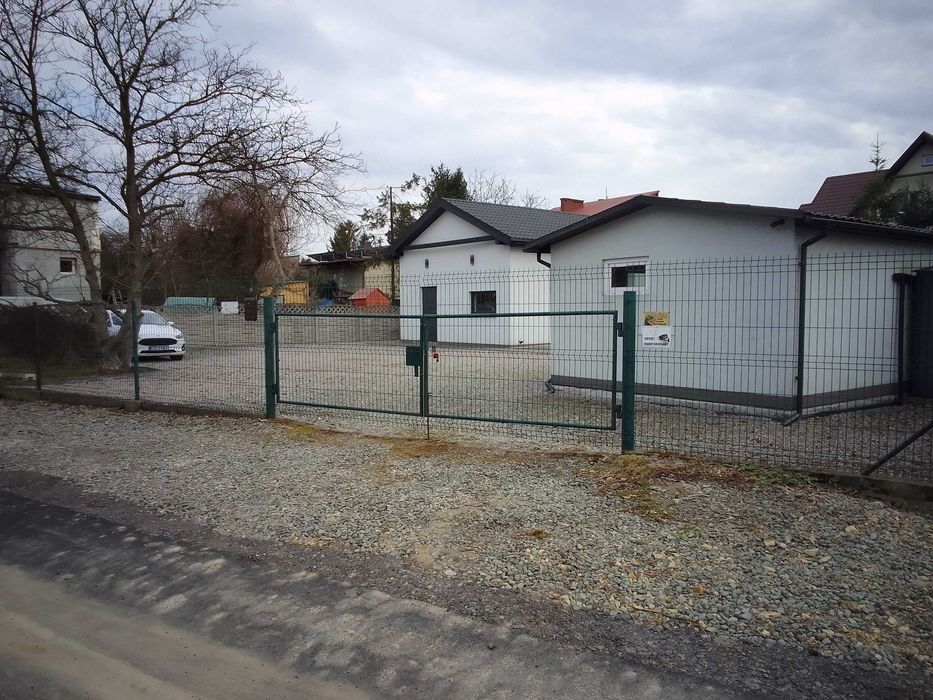Wynajmę plac (5,5 ara) z dwoma budynkami (48m2 oraz 35m2)