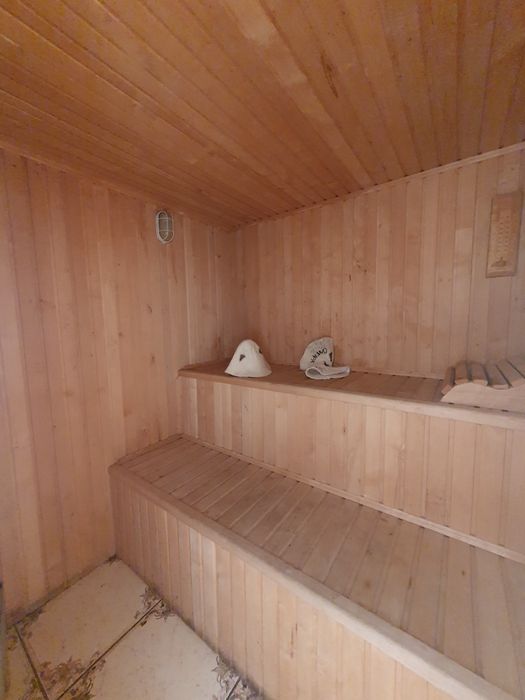 Продаётся добротный 3-х эт.дом в Константиновке для большой семьи.