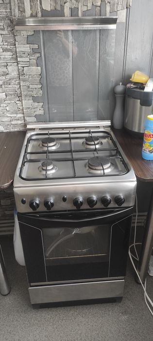 Продається газова плита Indesit
