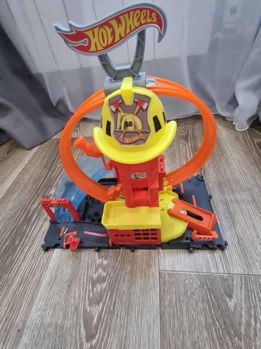 Hot wheels пожежна станція
