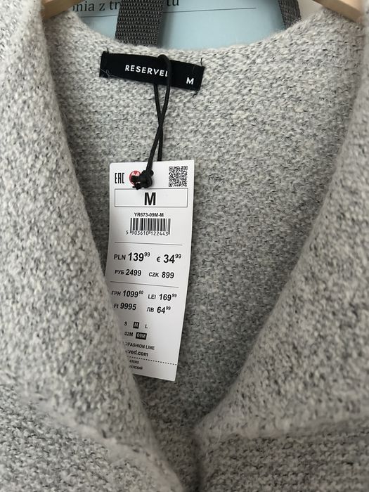 Sweter/ plaszczyk dzianinowy   Nowy. Rozm M. Reserved
