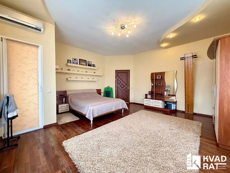 Продаж напівособняка 220м2 ,якісний будинок