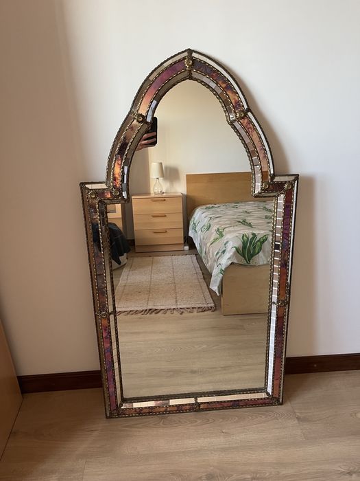 Espelho veneziano em mosaico de vidro