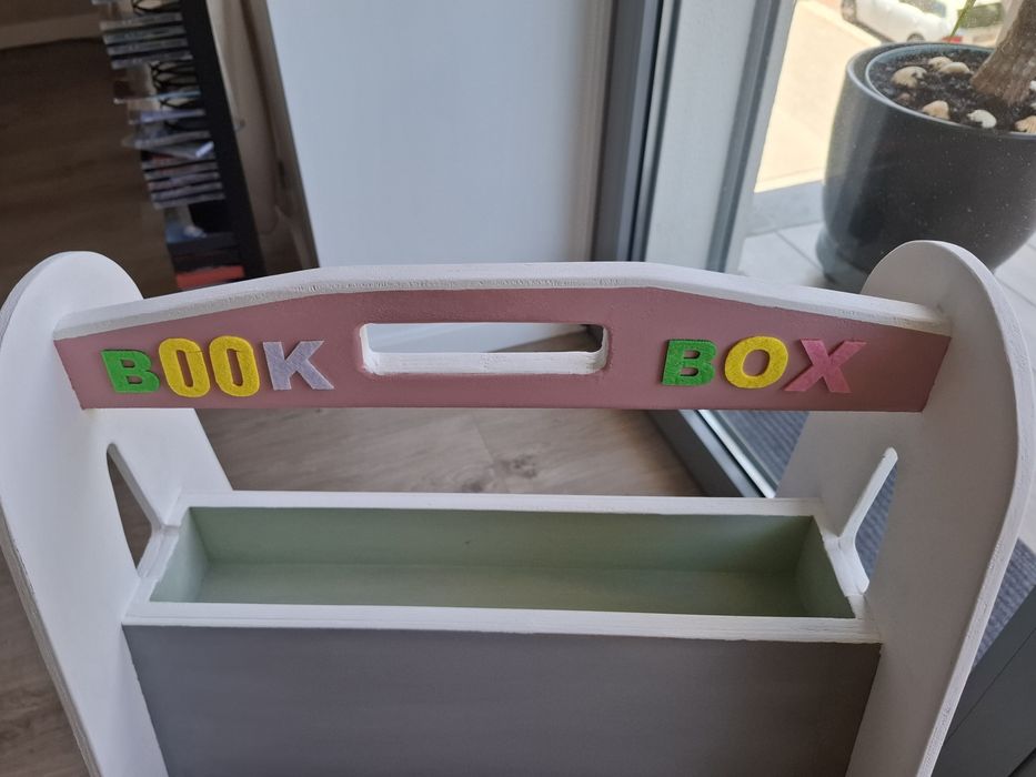 Porta livros e  lápis  infantil.