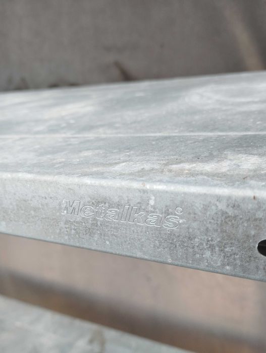 Regał metalowy używany