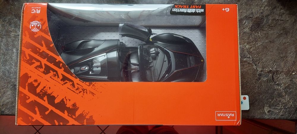 Samochód zdalnie sterowany Ferrari