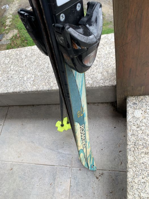 Ski e bastões de ski