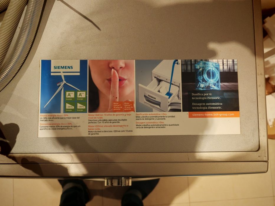 Máquina de lavar roupa Siemens.