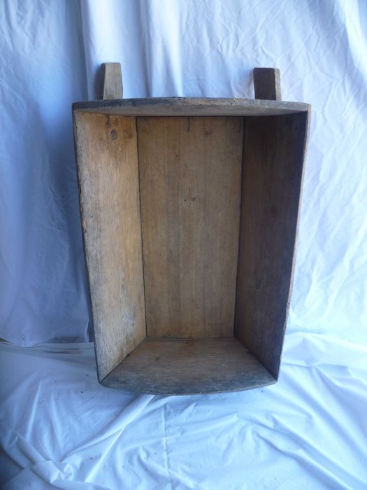 ANTIGUIDADES Masseira em madeira anos 50-60 enxoval da avó de 35 -180€