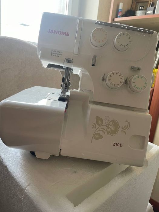 Оверлок Janome 210D