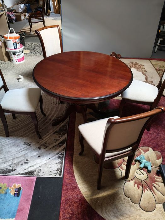 Stół okrągły plus 4 krzesła