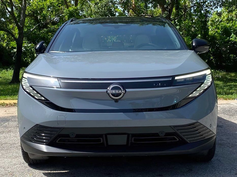 Nissan LEAF SL      2025
