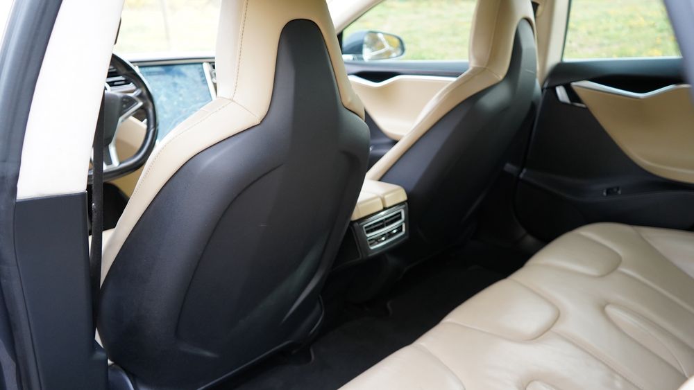 Tesla model S 85D