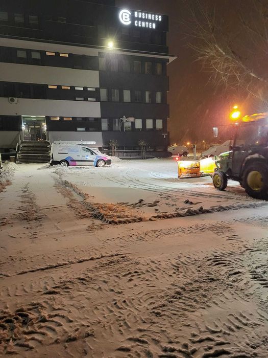 Odśnieżanie, zimowe utrzymanie terenu, koszenie, sprzątanie obiektów.