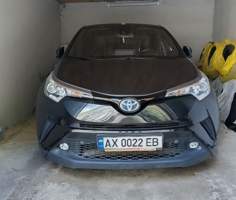 Toyota C-HR гібрид 2017