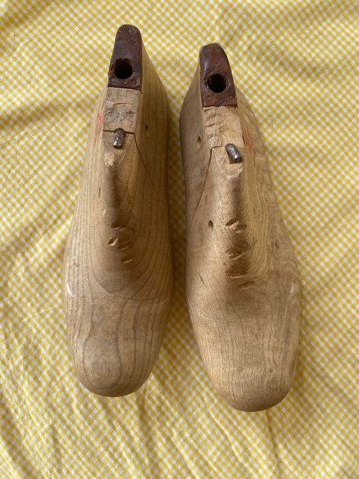 Molde de par de sapatos antigo