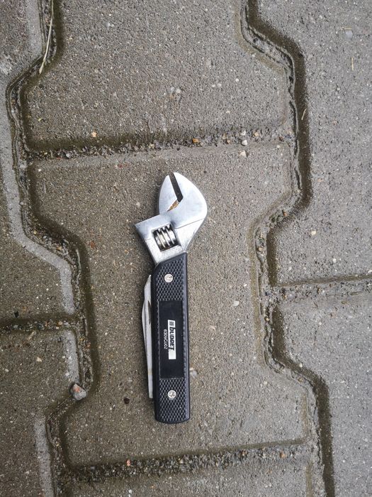 Narzędzie wielofunkcyjne klucz francuski scyzoryk wyprzedaż garażowa