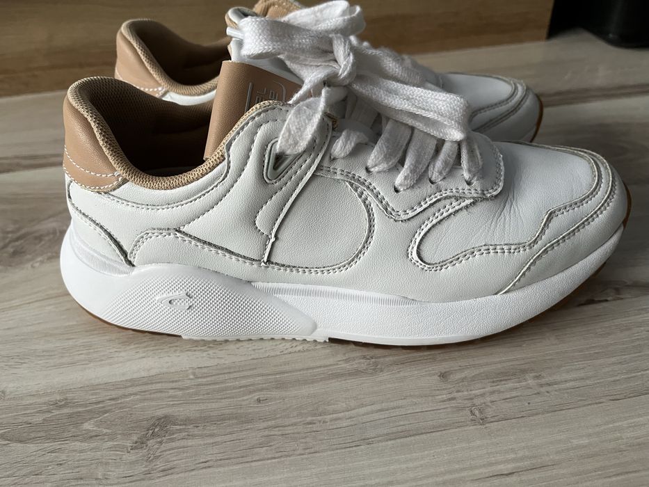 Białe skórzane sneakersy Camel Active 36