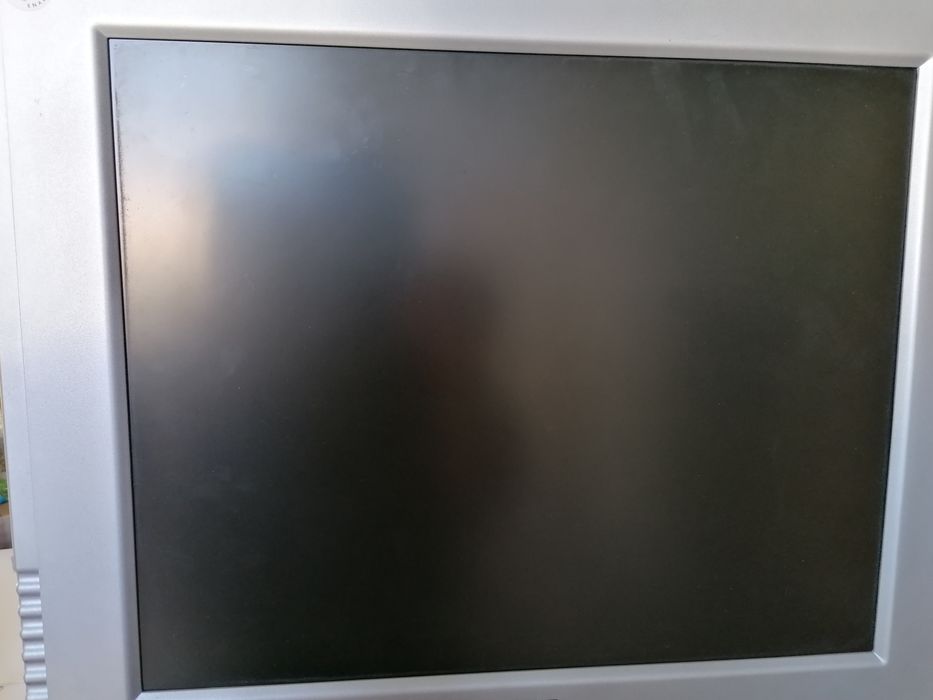 Monitores LCD baratos.