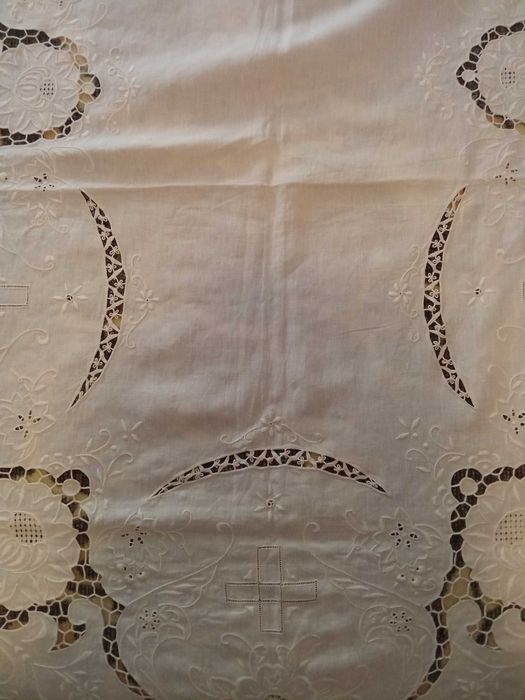 100% Linho Branca bordada à mão 2.60/1.75m + 12 Guardanapos