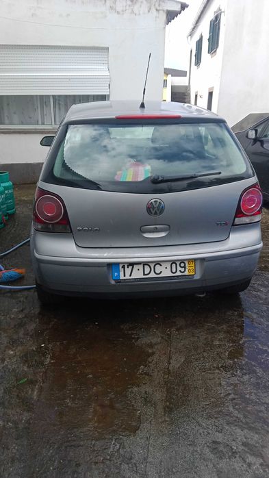 Carro VW Polo em muito bom estado do dia a dia