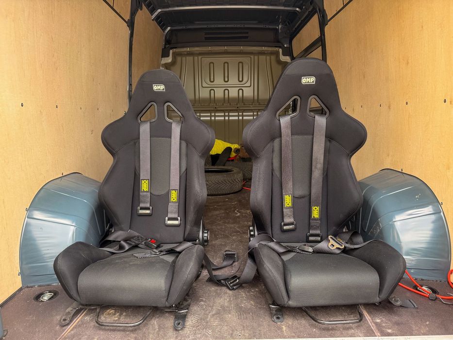 Fotele kubełkowe OMP Comfort Lusso (przesuwne i regulowane oparcie)+ adaptery Sparco+ pasy OMP, Nissan 350Z