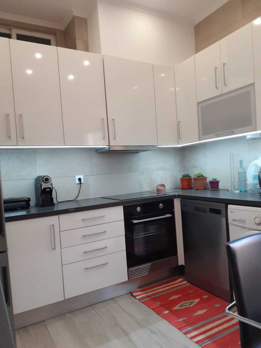 Quarto no Estoril - Cascais,  próximo da estação de comboio e praias.