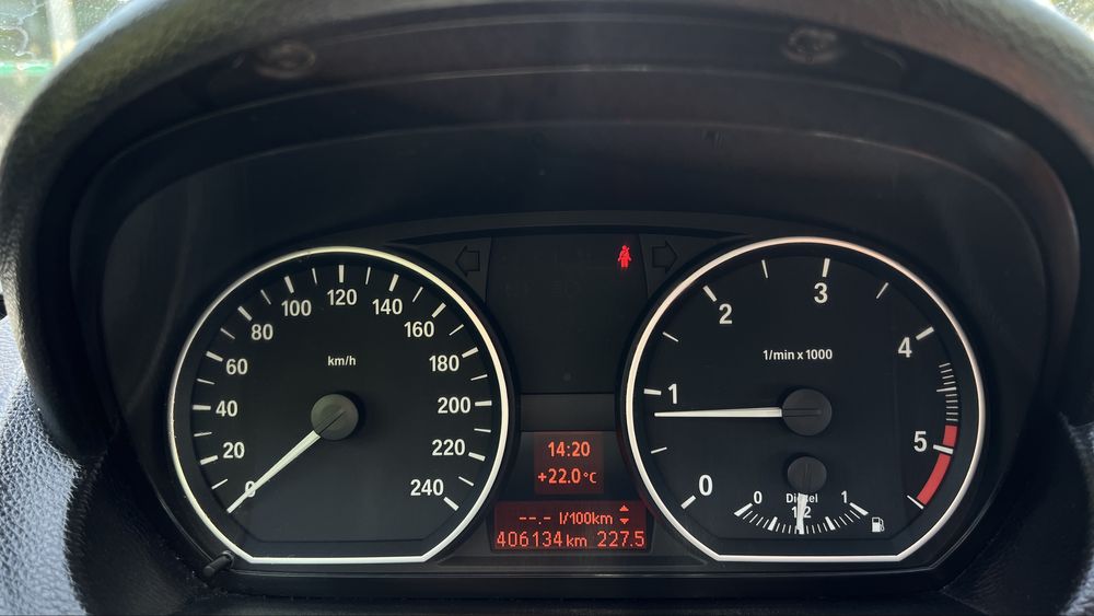 BMW Série 1 118d (143cv) bom estado geral