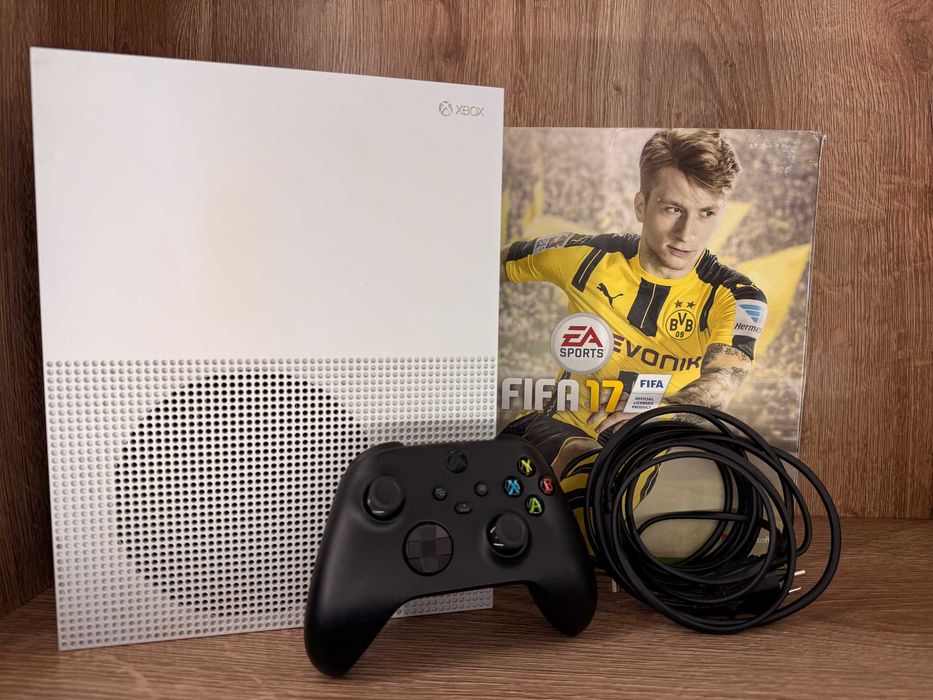 Konsola Xbox One S 500GB Model 1681  Pudełko Pad Okablowanie