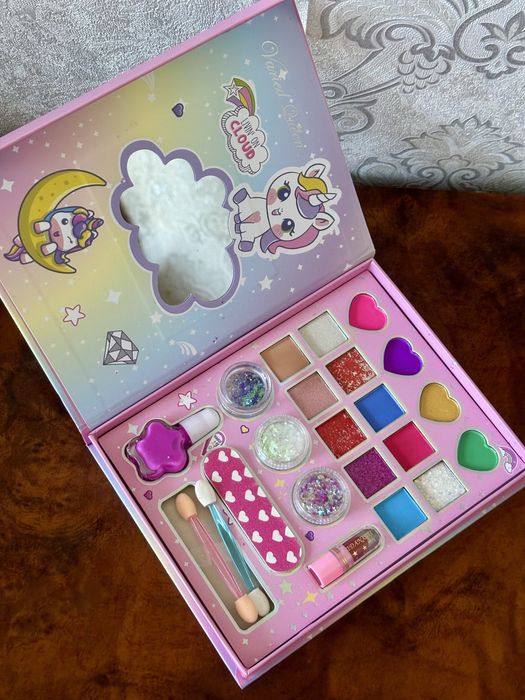 Набір дитячої косметики . Косметика для дівчаток .