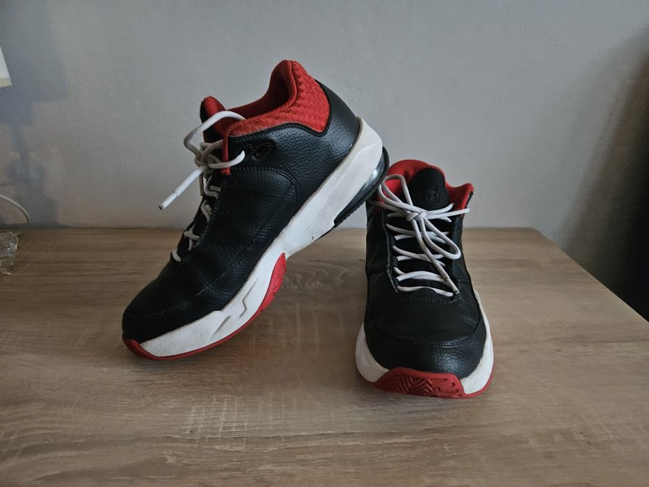 NIKE AIR JORDAN Max Aura 3 Bred rozm.39