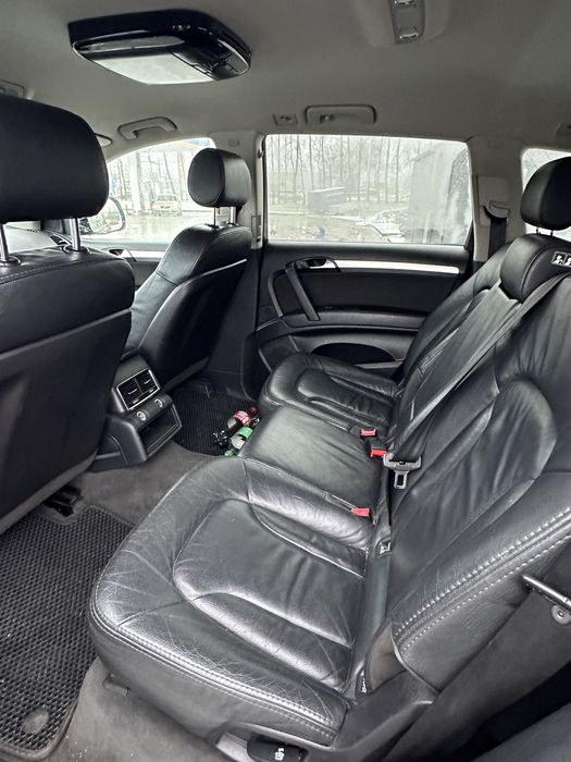 Автомабіль в хорошому стані свіжо пригнаний