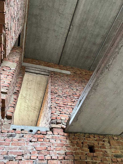 Продається будинок з гаражем біля Мостиськ