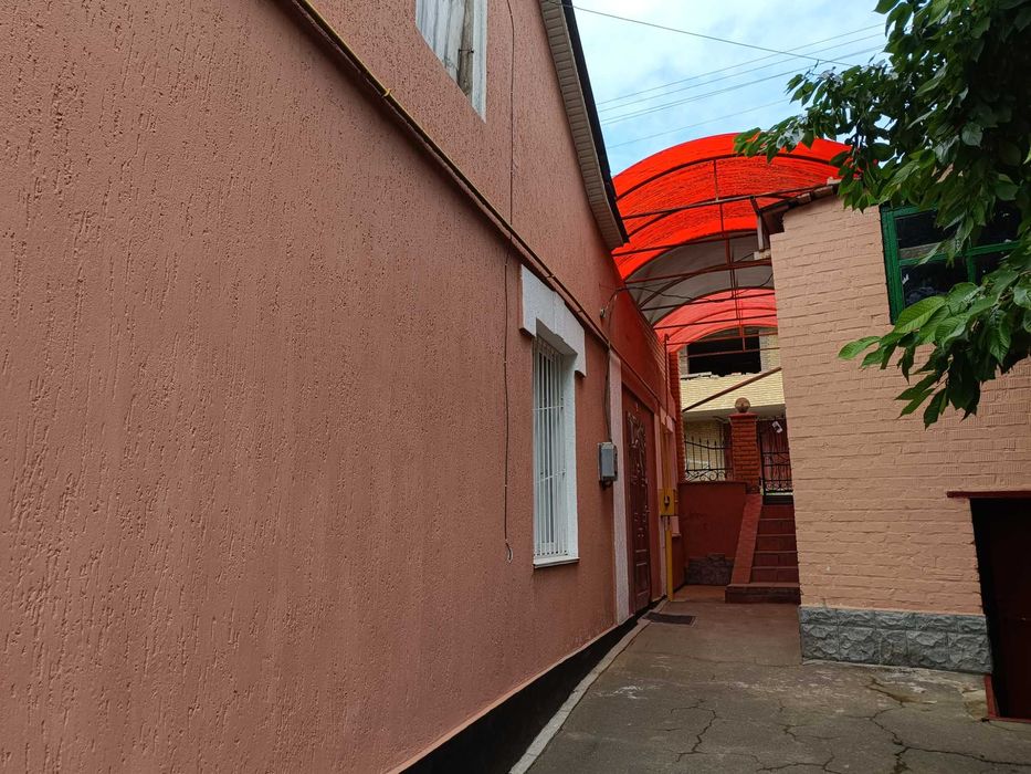 Частина будинку (2житла)кожна зі зручностями,окремий двір вул.Суворова