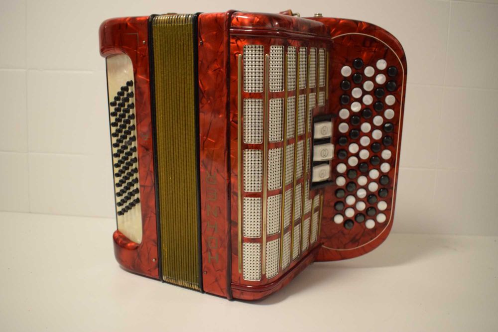 Acordeao Hohner Picolo  2 Voz.  N. 243