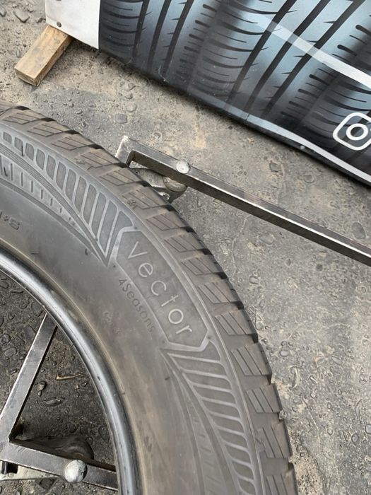 Шини 235/60 R17 пара Goodyear 6,5мм всесезон