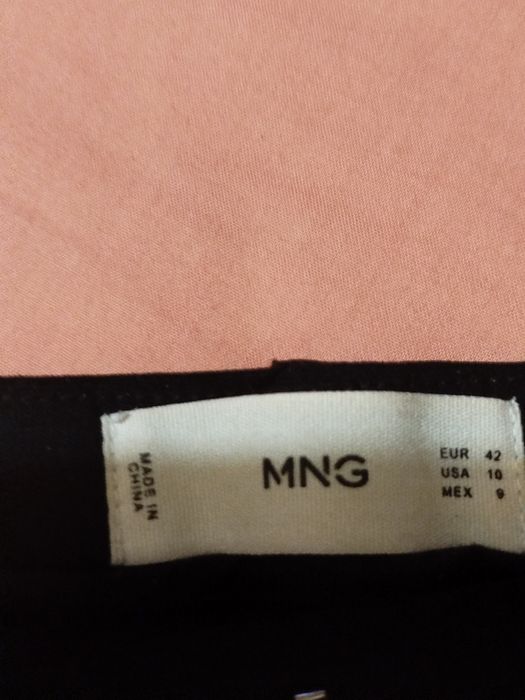 Czarne eleganckie spodnie przed kostkę Mng L 40