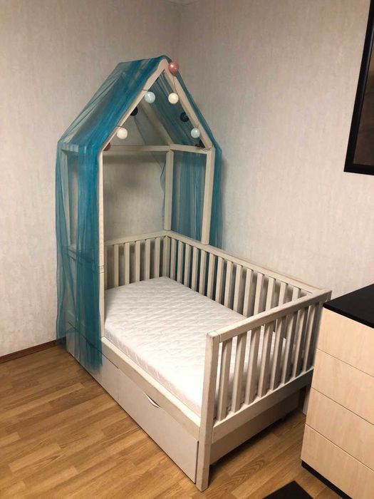 Дитяче ліжко будиночок з ясена.