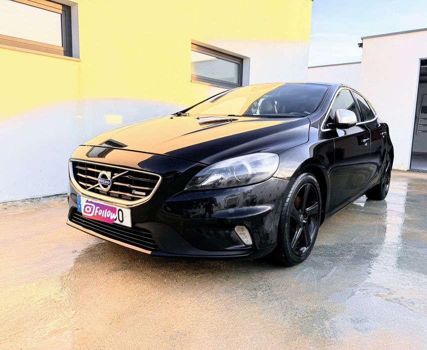Volvo v40 r design