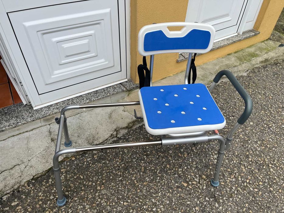 Cadeira de chuveiro deslizante - ótima condição, como novo