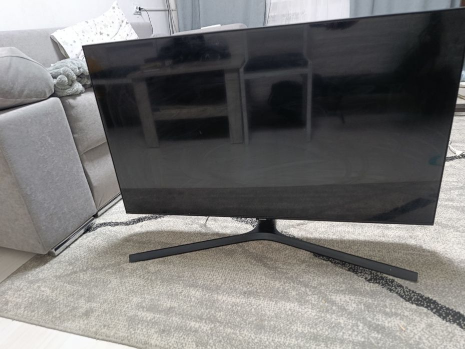 Продам телевізор 43 дюйми Samsung.Розбита матрица.