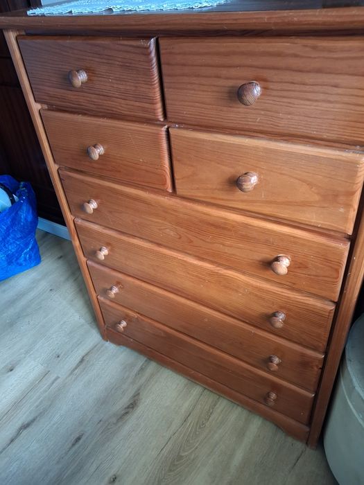 Comoda de quarto e espelho  muito bonito