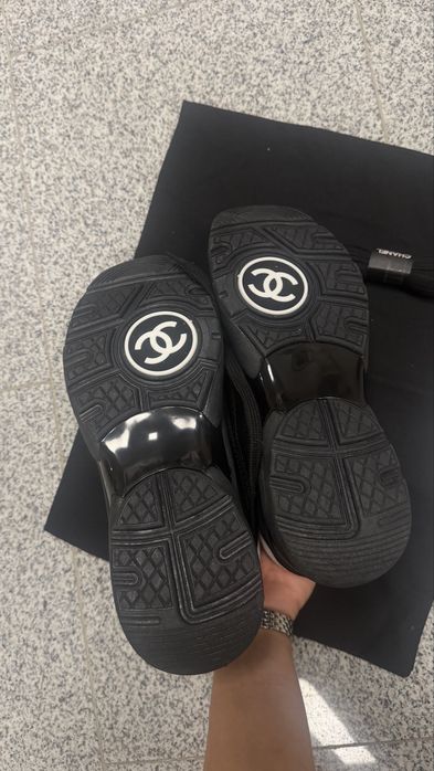 Chanel snakers 40 , 25 cm