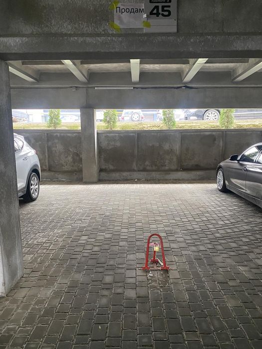 Паркомісце (Містечко центральне) Вул. ВИСОЧАНА  18