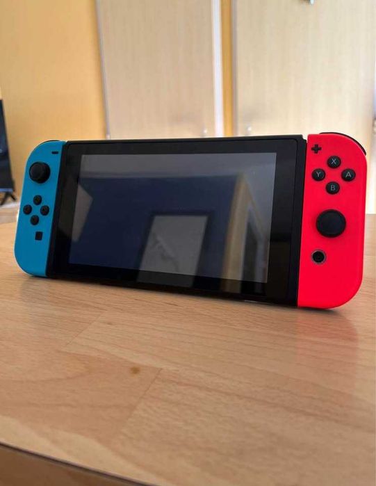 Nintendo Switch V2 + FIFA 23 + Caixa Completa