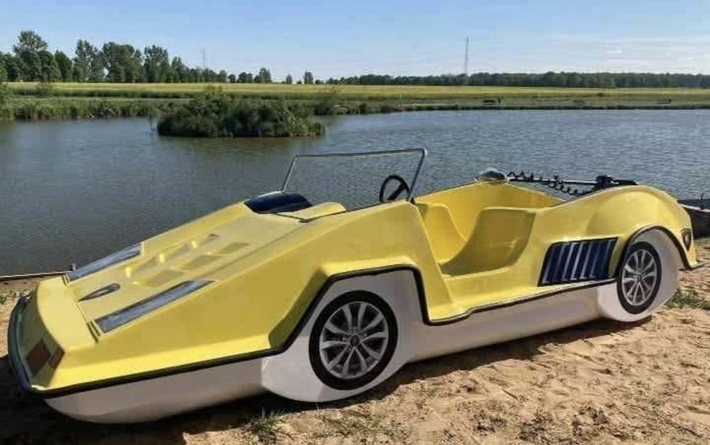 Rower wodny Lamborghini  z silnikiem elektrycznym na pilota